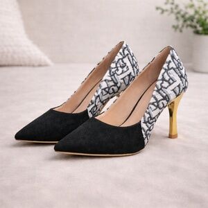 Amazon | Women’s Suede Pumps | Size 7 | Gold Heel Detail